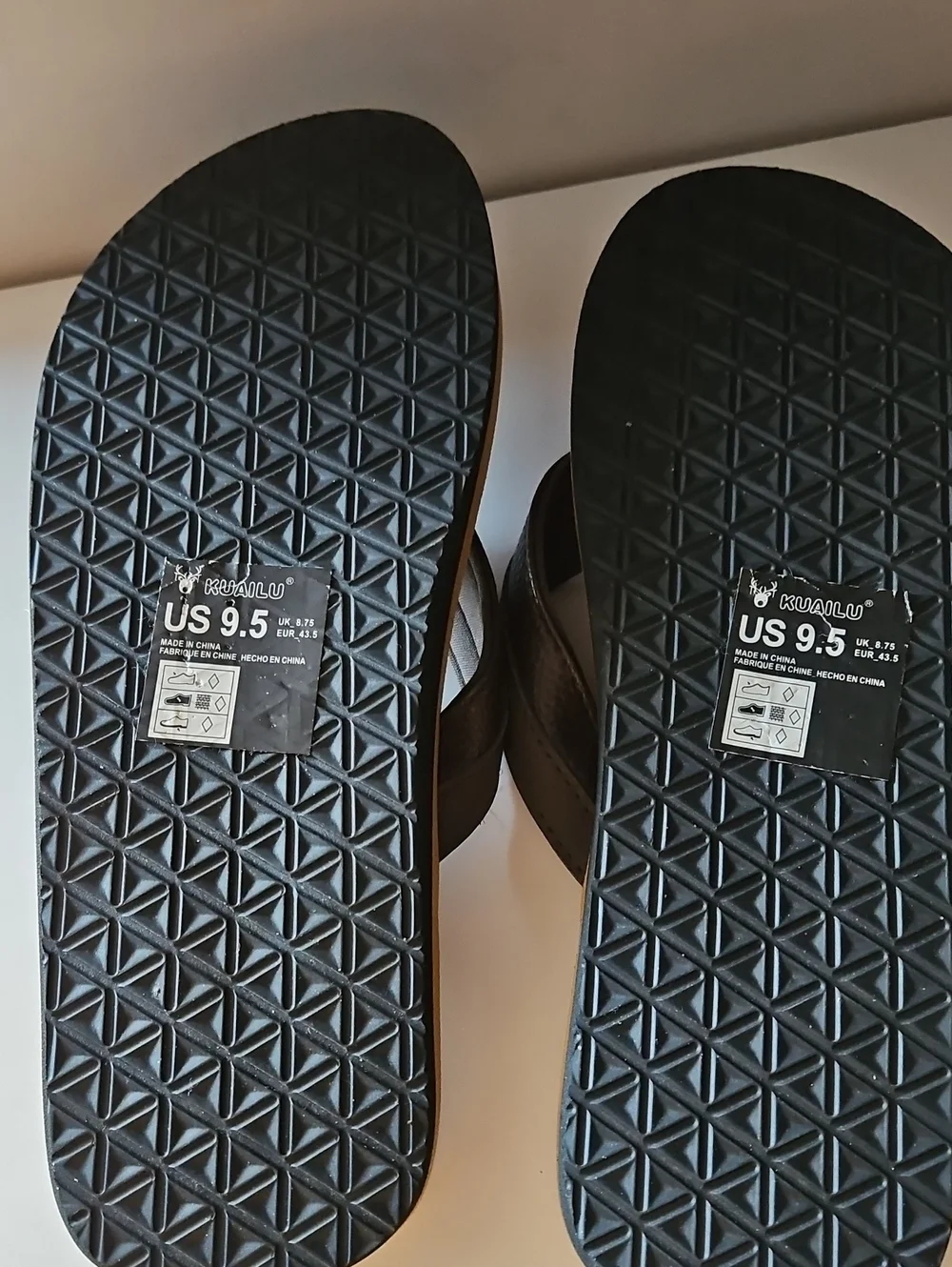 NWOT KUAILU MENS YOGA MAT LEATHER FLIP FLOPS SZ 9.5